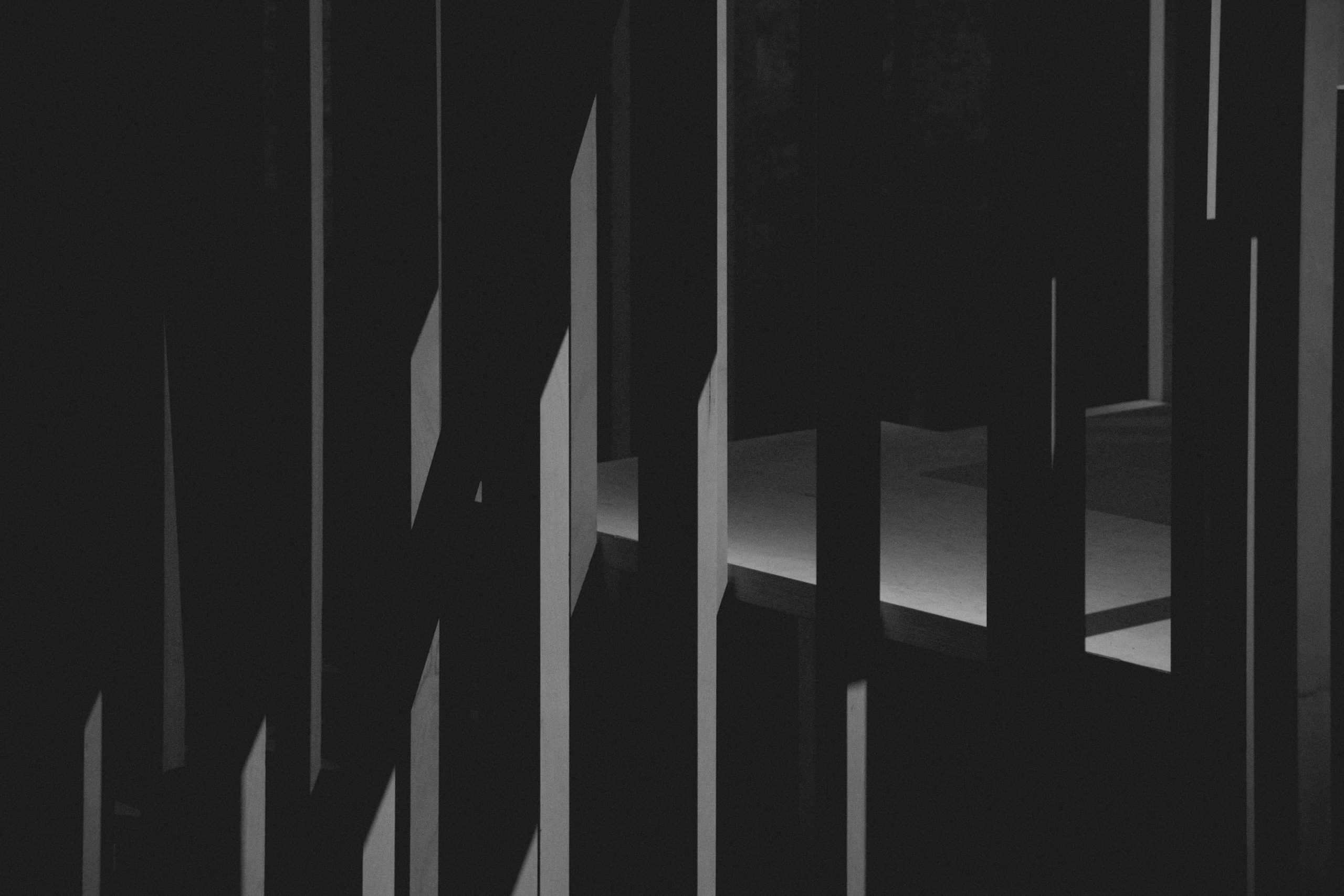 Confined by attachment the minimalists
